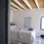 The Castle House, A Living Museum * Ios