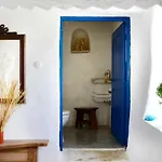 The Castle House, A Living Museum Vila