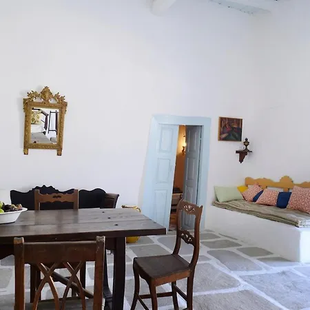 The Castle House, A Living Museum * Chora