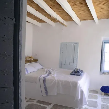The Castle House, A Living Museum * Chora