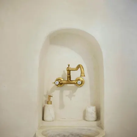 The Castle House, A Living Museum * Иос